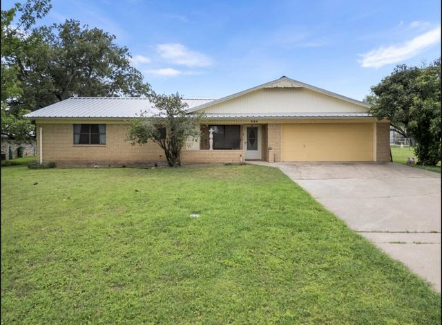 301 Reven Acres DR, Kingsland, TX 78639