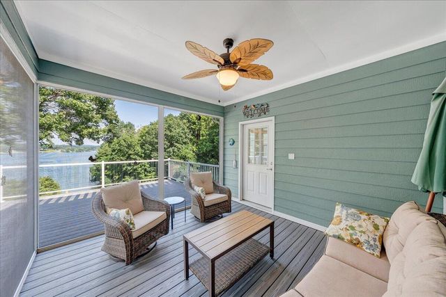 900 Lakemount DR, Moneta, VA 24121