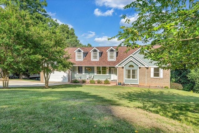900 Lakemount DR, Moneta, VA 24121