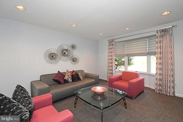 27 ARABIAN WAY, Holland, PA 18966