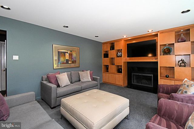 27 ARABIAN WAY, Holland, PA 18966