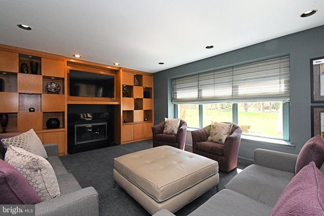 27 ARABIAN WAY, Holland, PA 18966