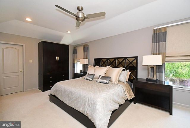 27 ARABIAN WAY, Holland, PA 18966