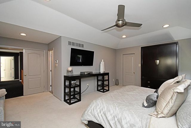 27 ARABIAN WAY, Holland, PA 18966