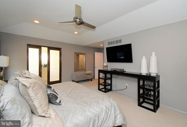 27 ARABIAN WAY, Holland, PA 18966