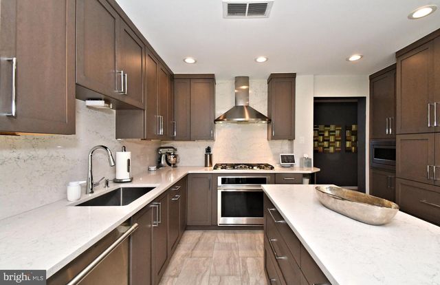 27 ARABIAN WAY, Holland, PA 18966