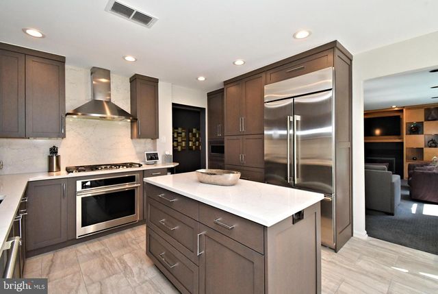 27 ARABIAN WAY, Holland, PA 18966