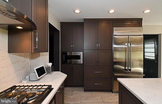 27 ARABIAN WAY, Holland, PA 18966