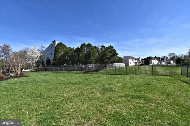 27 ARABIAN WAY, Holland, PA 18966