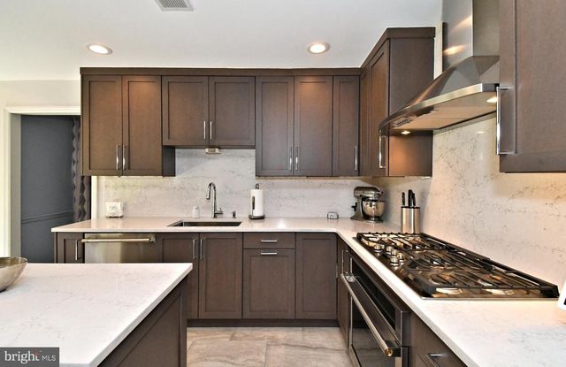 27 ARABIAN WAY, Holland, PA 18966