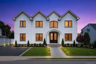 35 Hewitt Street, Hicksville, NY 11801