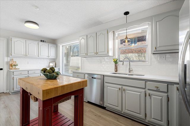 2043 SUNSET RD, Germantown, TN 38138