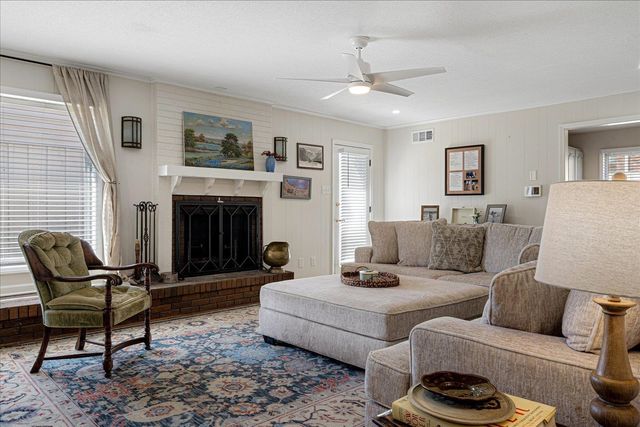 2043 SUNSET RD, Germantown, TN 38138