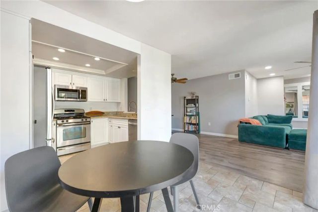 18571 Edgebrook Lane, Huntington Beach, CA 92648