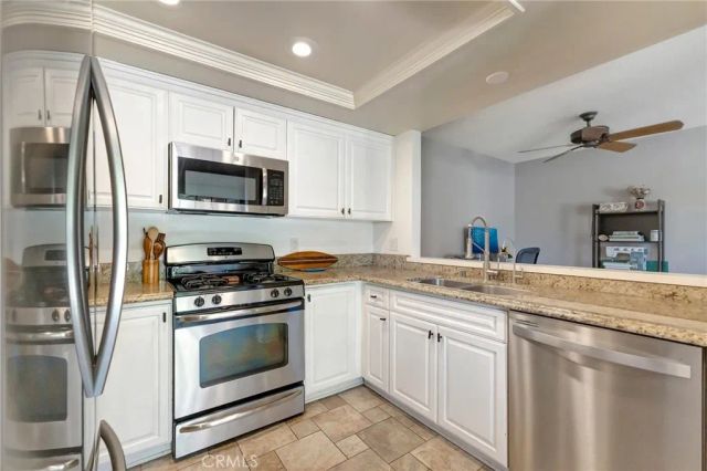 18571 Edgebrook Lane, Huntington Beach, CA 92648
