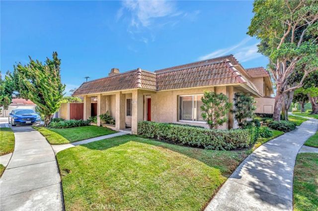 18571 Edgebrook Lane, Huntington Beach, CA 92648