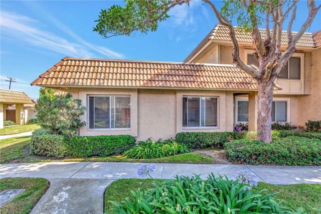 18571 Edgebrook Lane, Huntington Beach, CA 92648