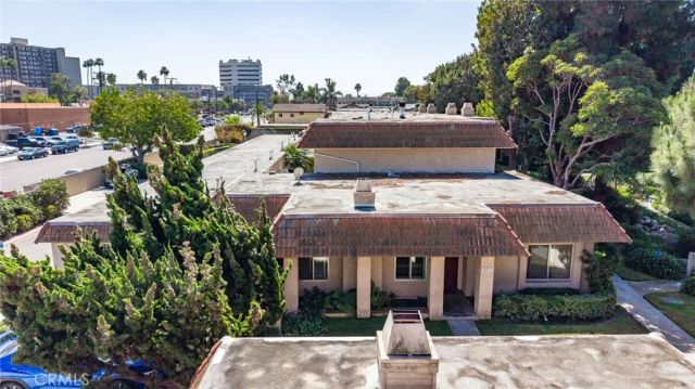 18571 Edgebrook Lane, Huntington Beach, CA 92648