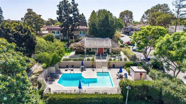 18571 Edgebrook Lane, Huntington Beach, CA 92648