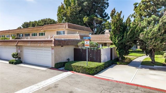 18571 Edgebrook Lane, Huntington Beach, CA 92648
