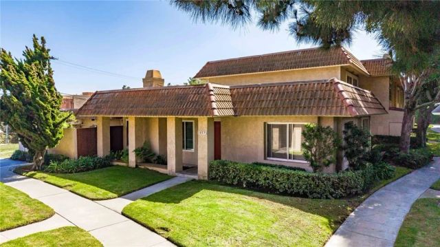 18571 Edgebrook Lane, Huntington Beach, CA 92648