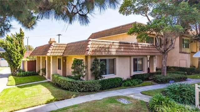 18571 Edgebrook Lane, Huntington Beach, CA 92648