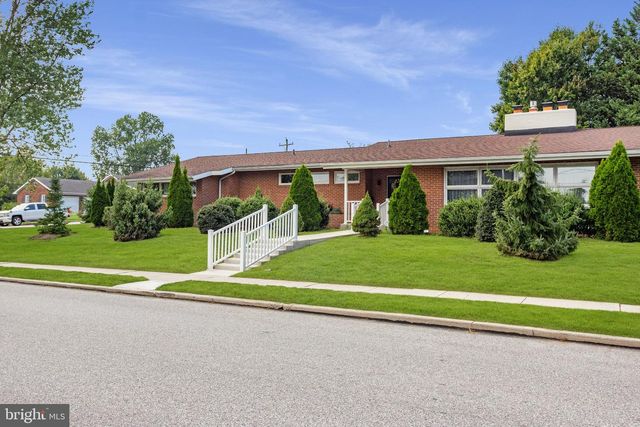 300 GEORGE ST, Hanover, PA 17331