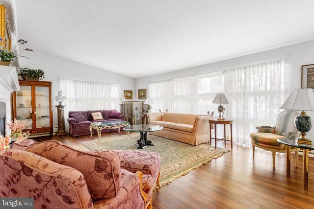 300 GEORGE ST, Hanover, PA 17331