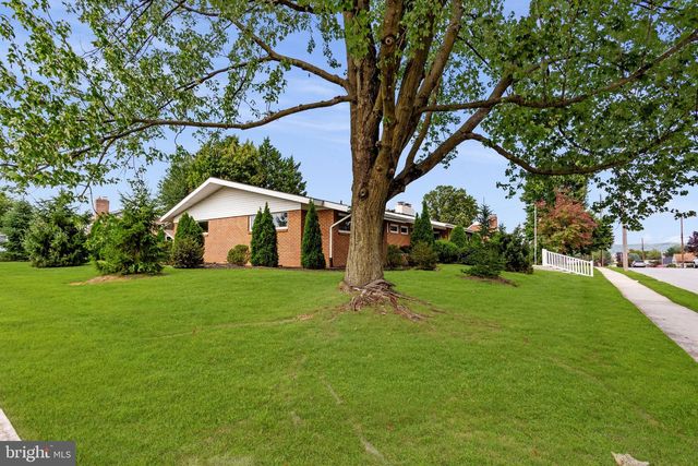 300 GEORGE ST, Hanover, PA 17331