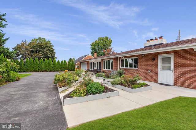 300 GEORGE ST, Hanover, PA 17331