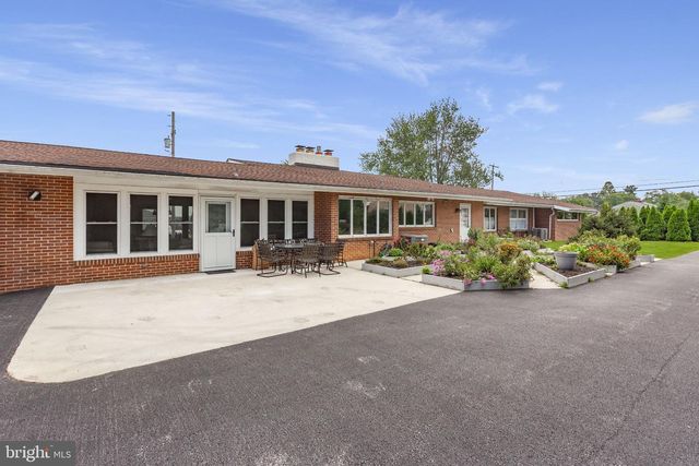 300 GEORGE ST, Hanover, PA 17331