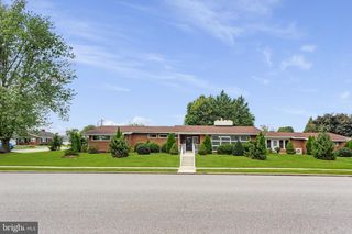 300 GEORGE ST, Hanover, PA 17331