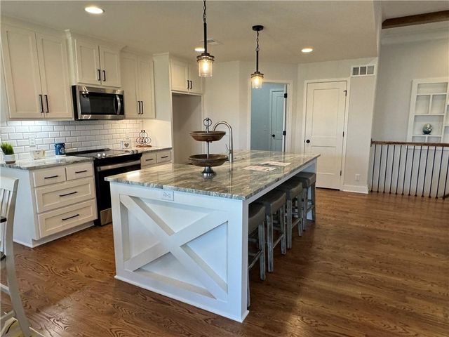 15600 Sheridan Court, Basehor, KS 66007