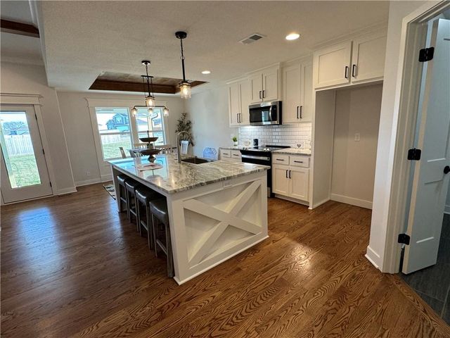 15600 Sheridan Court, Basehor, KS 66007