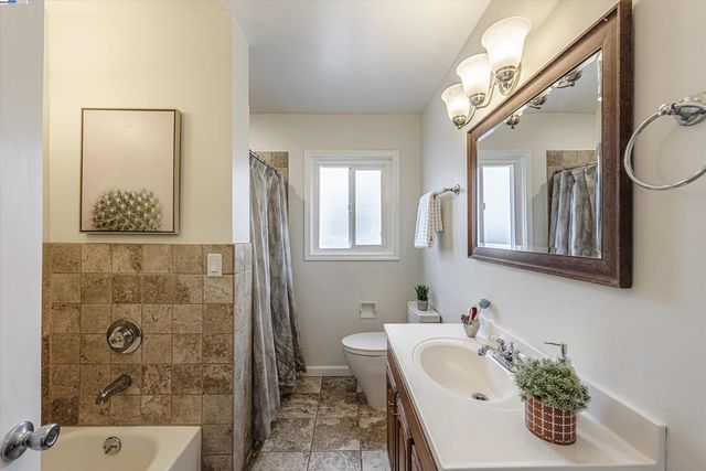 9883 Lawlor St, Oakland, CA 94605