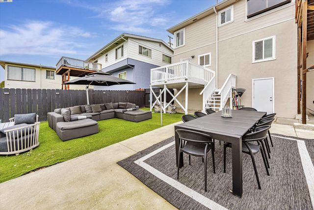 9883 Lawlor St, Oakland, CA 94605