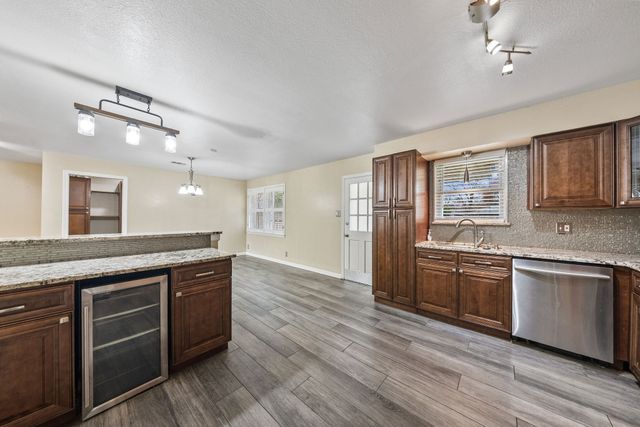 2419 Bentley Avenue, Dallas, TX 75211