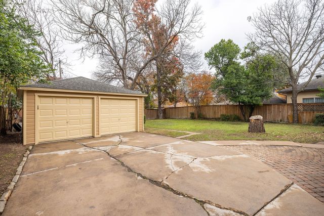 2419 Bentley Avenue, Dallas, TX 75211