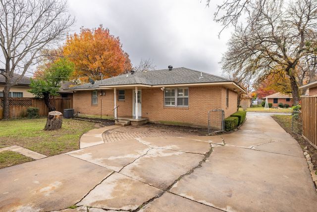 2419 Bentley Avenue, Dallas, TX 75211