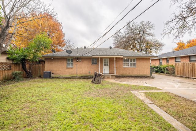 2419 Bentley Avenue, Dallas, TX 75211