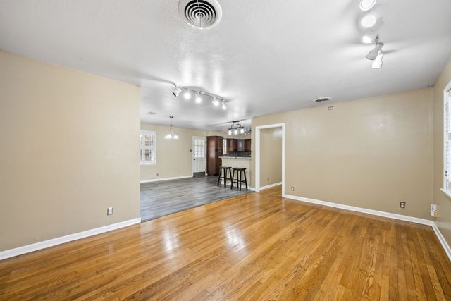 2419 Bentley Avenue, Dallas, TX 75211