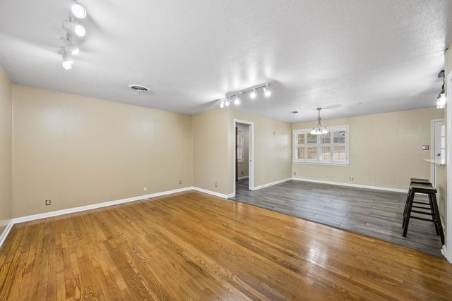 2419 Bentley Avenue, Dallas, TX 75211