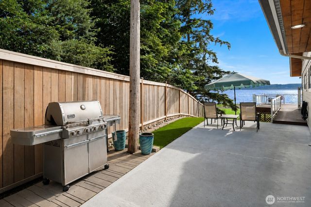 2106 Breezy Point Road, Camano Island, WA 98282