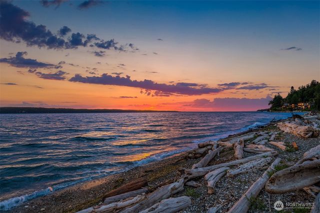 2106 Breezy Point Road, Camano Island, WA 98282