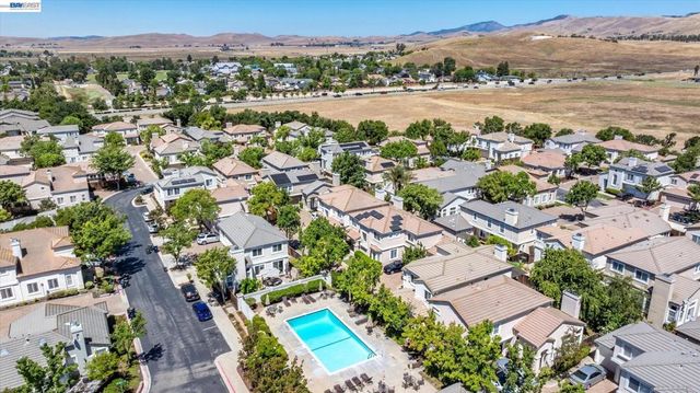 2038 Mulberry Cmn, Livermore, CA 94551