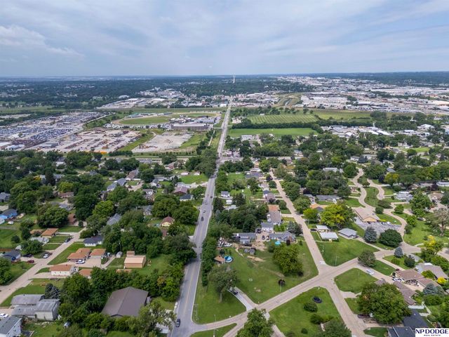 5226 Q Street, Omaha, NE 68117