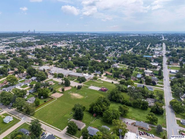 5226 Q Street, Omaha, NE 68117
