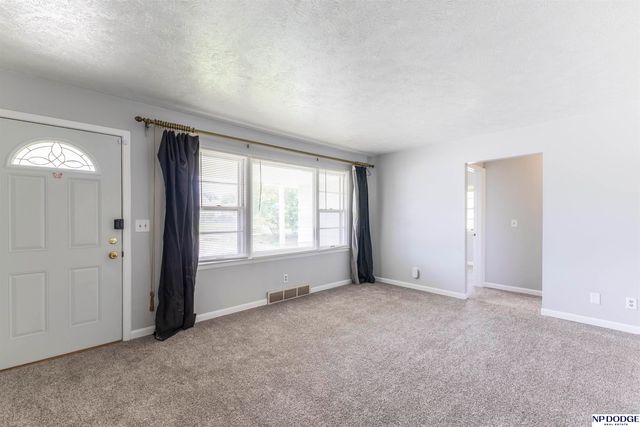 5226 Q Street, Omaha, NE 68117