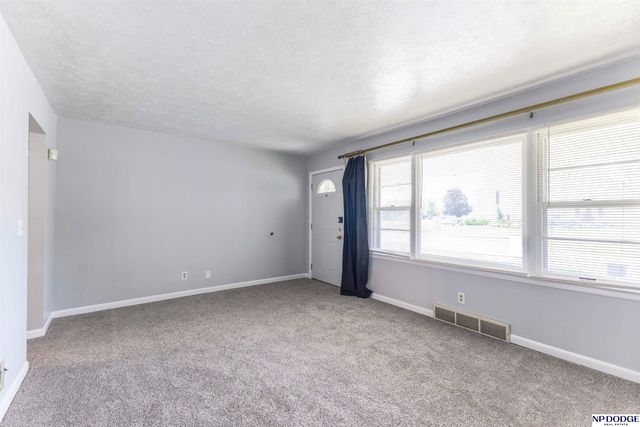 5226 Q Street, Omaha, NE 68117