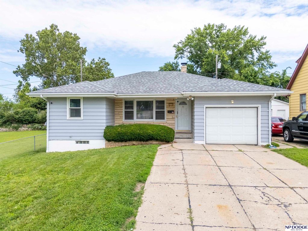 5226 Q Street, Omaha, NE 68117